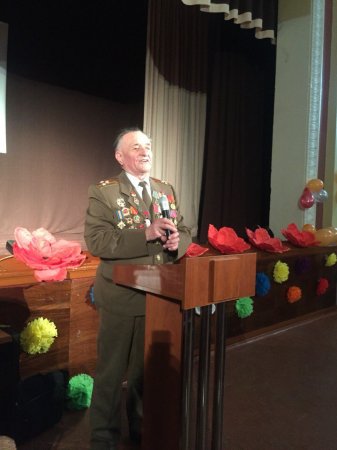 "З Днем Перемоги! Дякуємо нашим ветеранам!" "З Днем Перемоги! Дякуємо нашим ветеранам!"